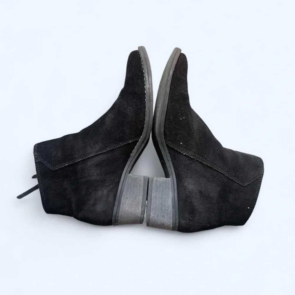 Altos ankle bootie from White Mountain shoes suede black size 8.5‎